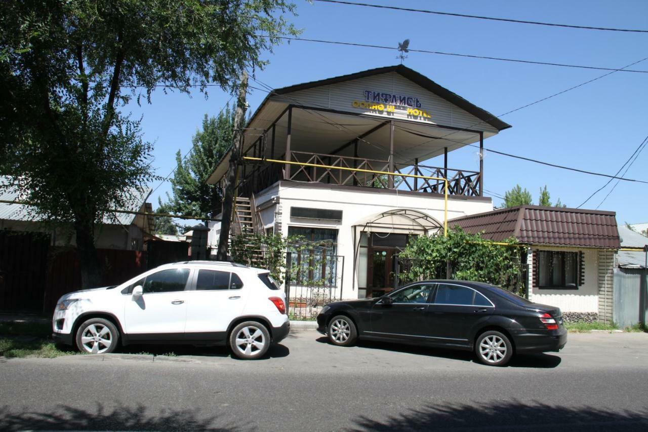 Tiflis Hotel อัลมาตี ภายนอก รูปภาพ